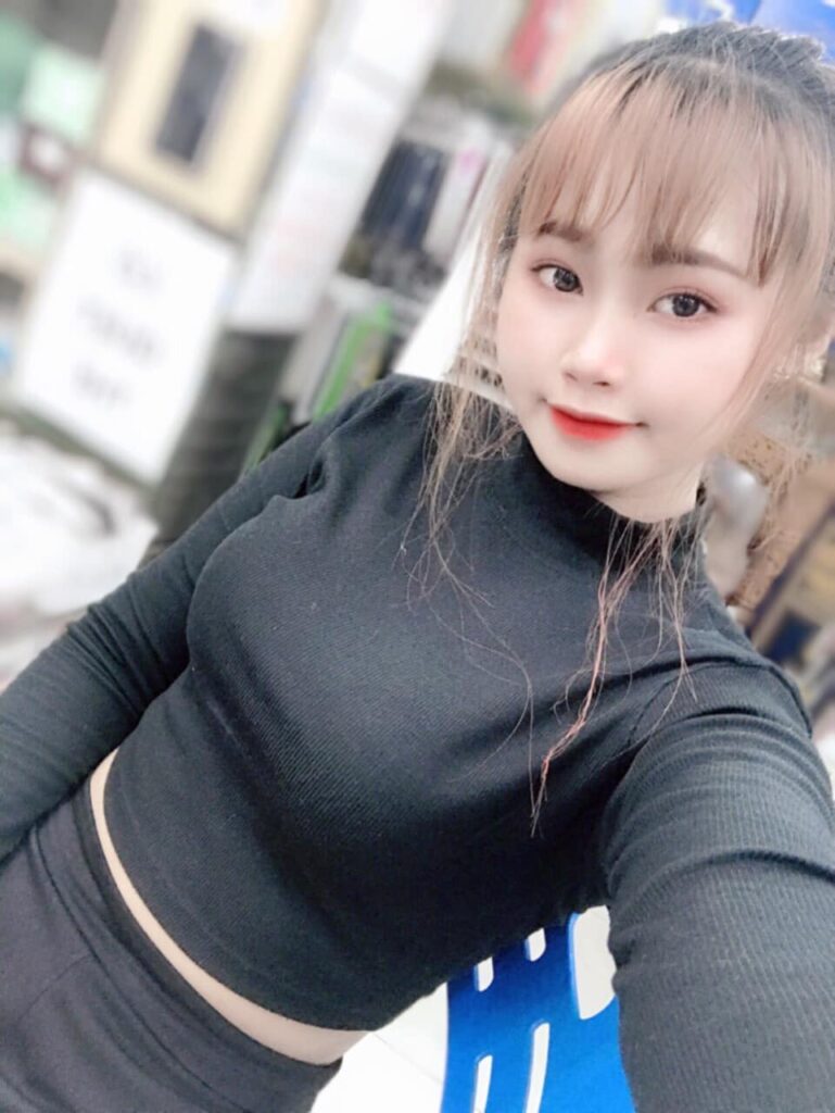 Ảnh Gái Mặc Áo Trắng Hình Ảnh Ấn Tượng Để Thể Hiện Cá Tính Cùng Phong Cách Riêng Biệt